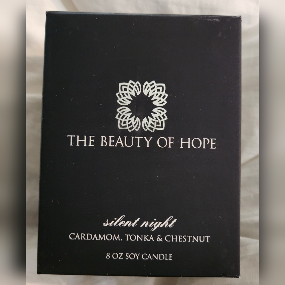 NIB The Beauty Of Hope Silent Night Soy Candle